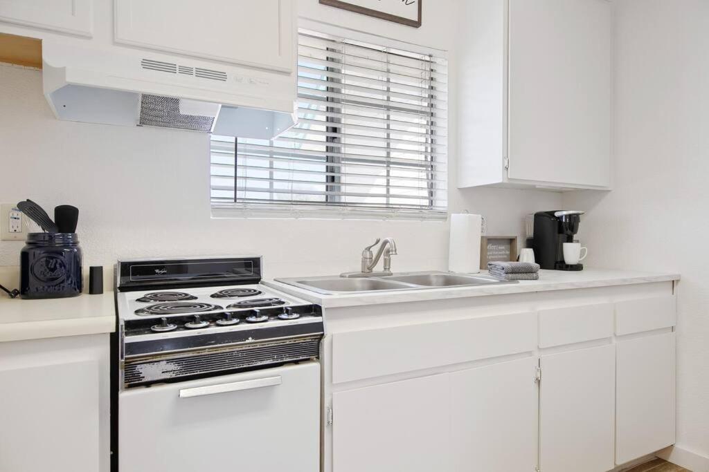 Appartement Couples Studio 1 W Full Kitchen à Oakhurst Extérieur photo